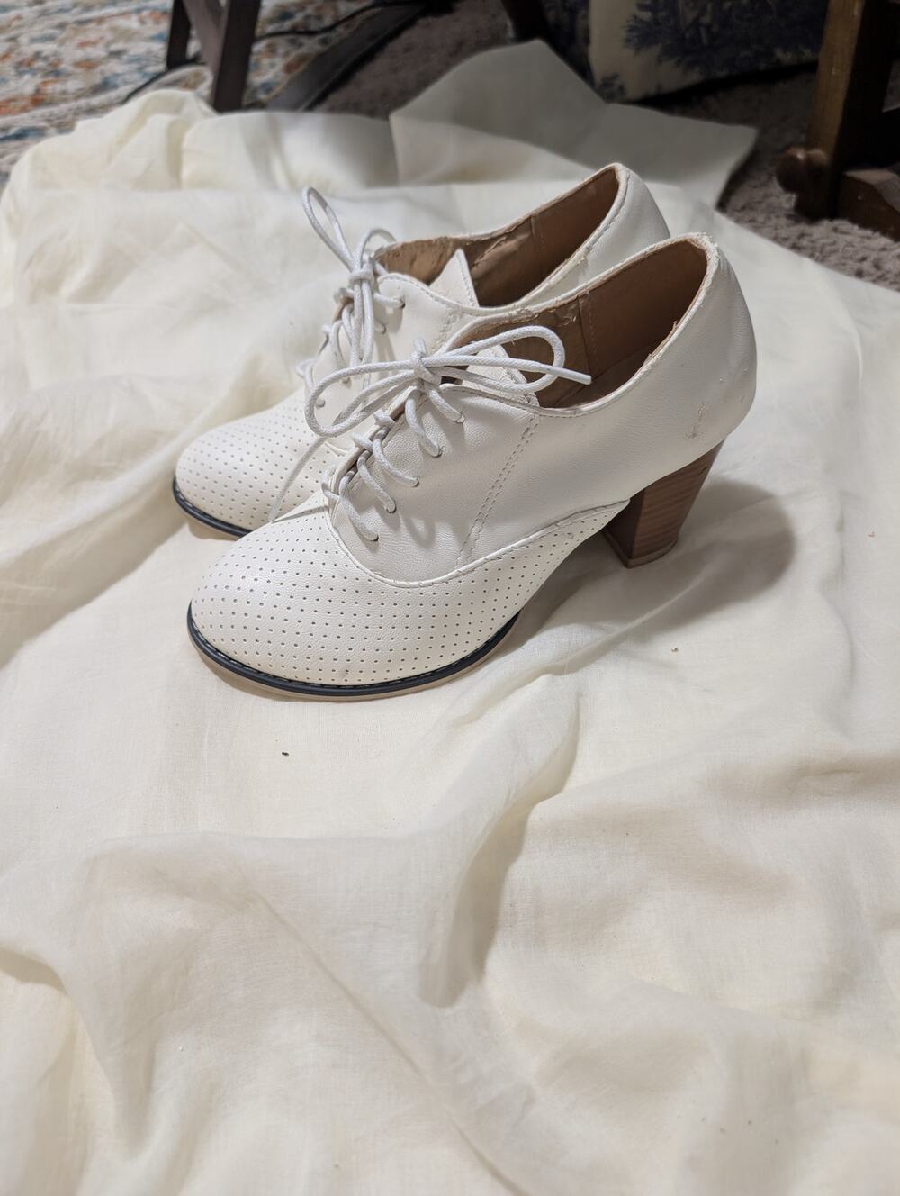 Vintage style White Faux Leather lace up Oxford Heel